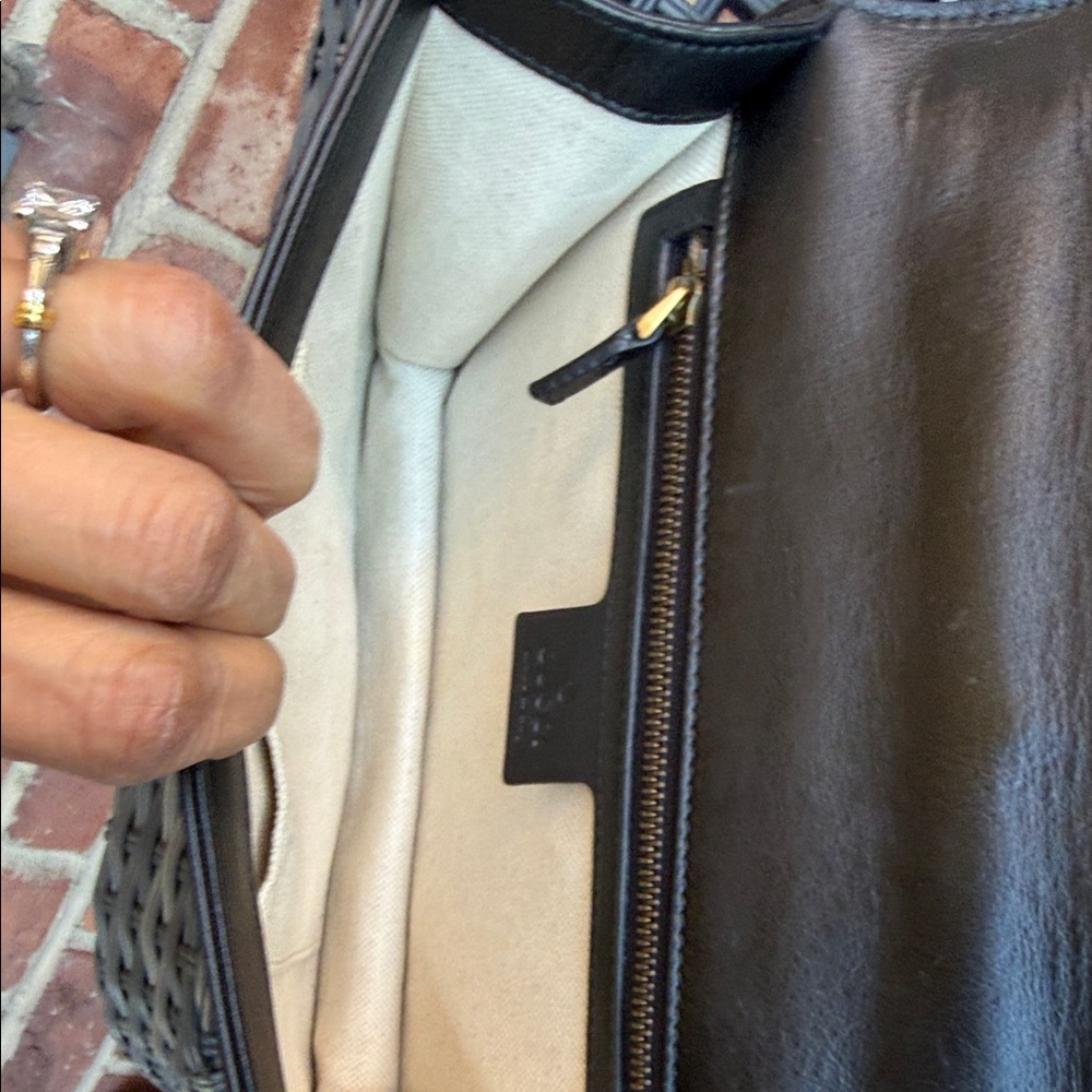 Gucci Black Leather Shoulder Bag with Red & Green Stripe and Gold Crest - Picture 10 of 10
